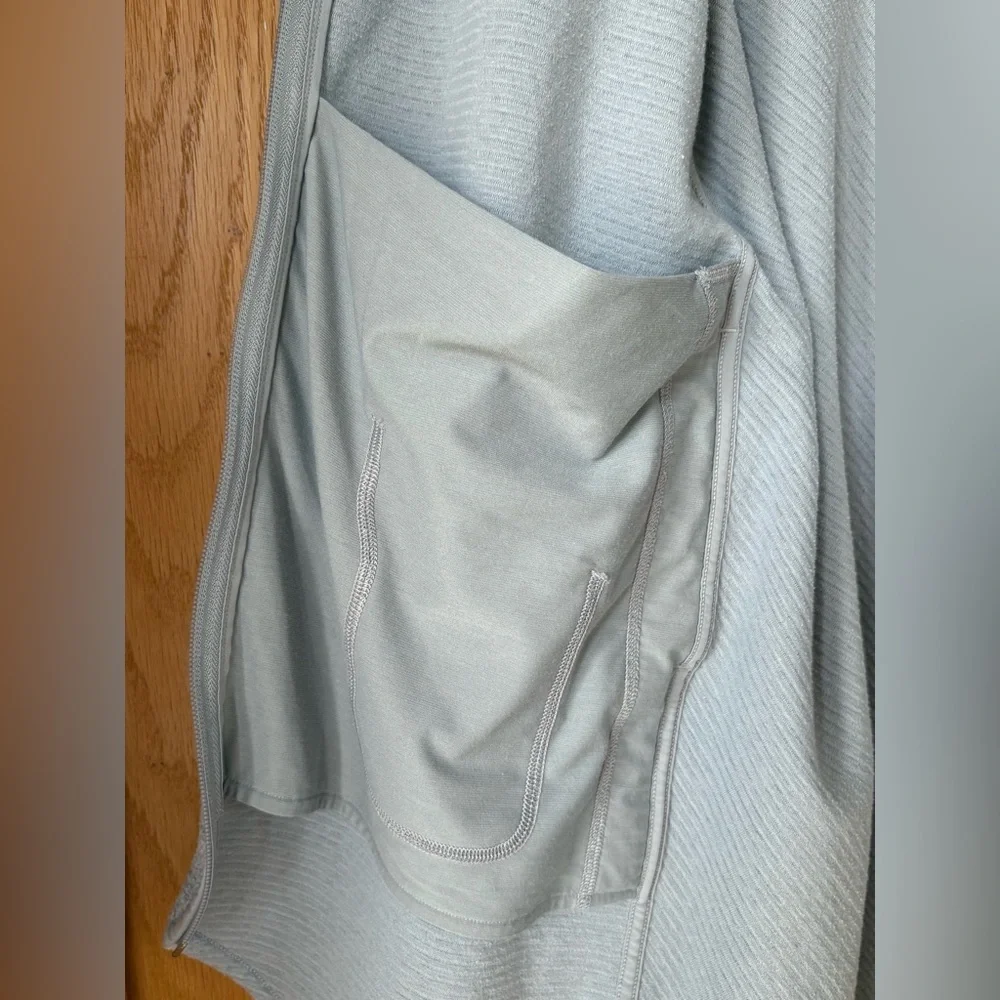 Lululemon Women’s Activewear/Casual Jacket-Size: 4-Color: Gray-Preowned, EUC